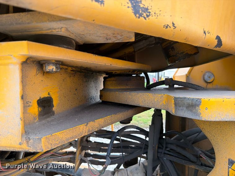 image for item FJ2070 1988 John Deere 544E wheel loader