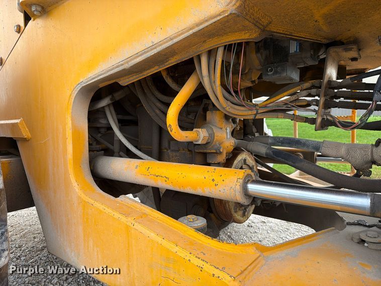 image for item FJ2070 1988 John Deere 544E wheel loader