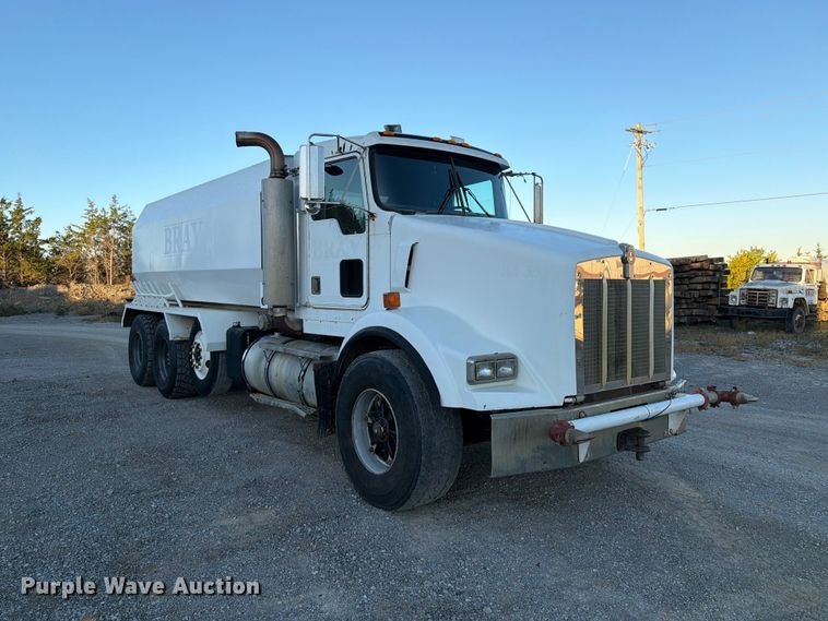 image for item FK2177 2000 Kenworth T800 water truck