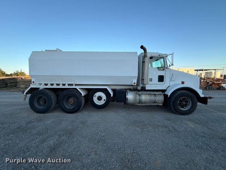 image for item FK2177 2000 Kenworth T800 water truck