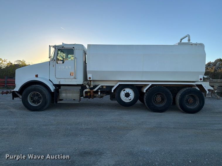 image for item FK2177 2000 Kenworth T800 water truck