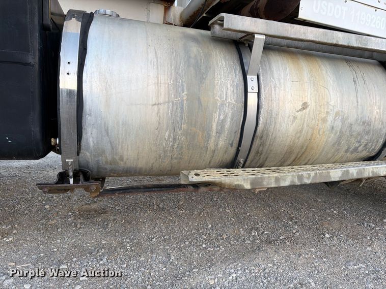 image for item FK2177 2000 Kenworth T800 water truck
