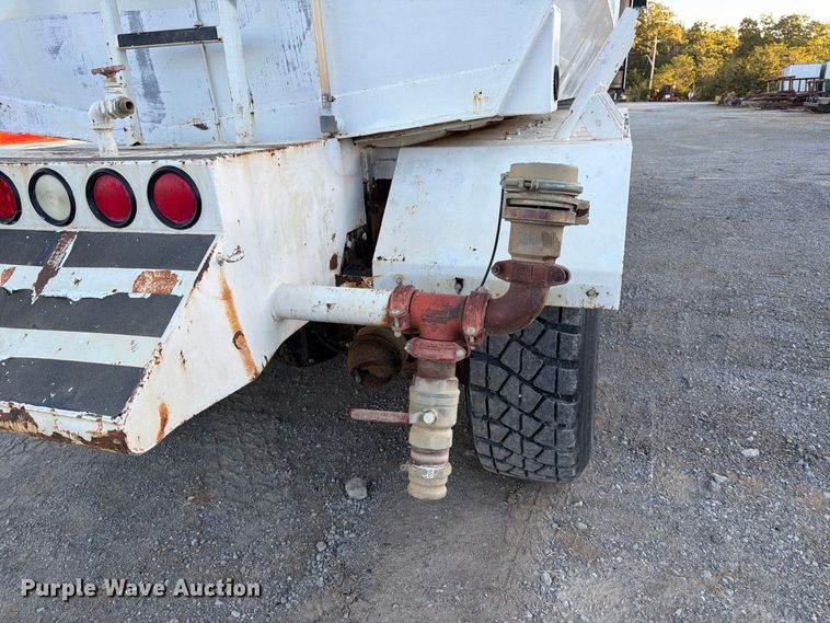 image for item FK2177 2000 Kenworth T800 water truck