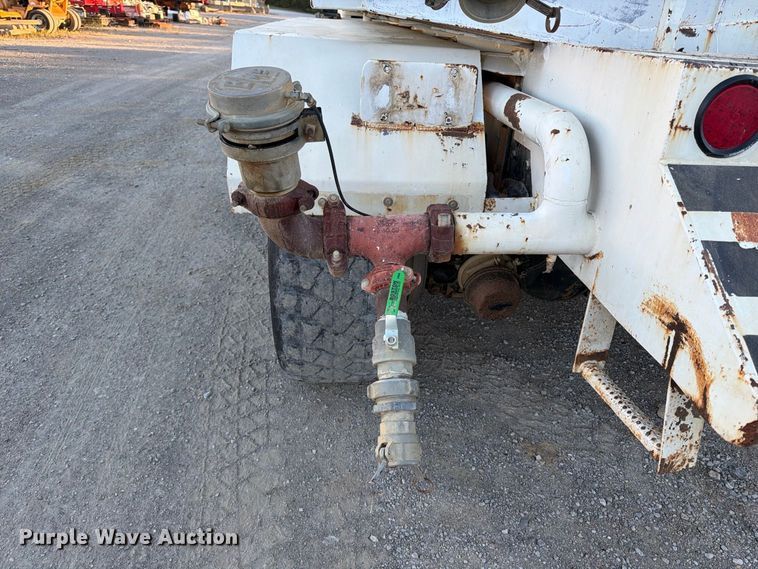 image for item FK2177 2000 Kenworth T800 water truck