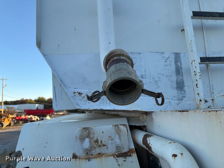 image for item FK2177 2000 Kenworth T800 water truck