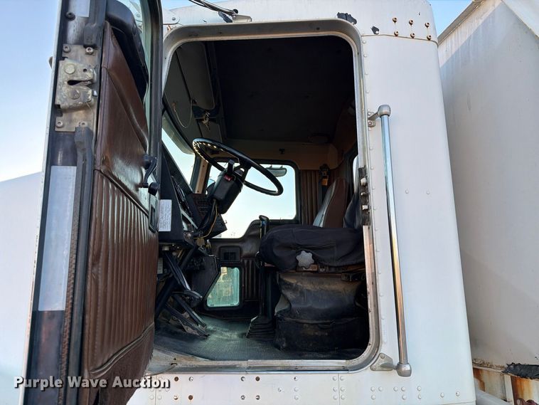 image for item FK2177 2000 Kenworth T800 water truck