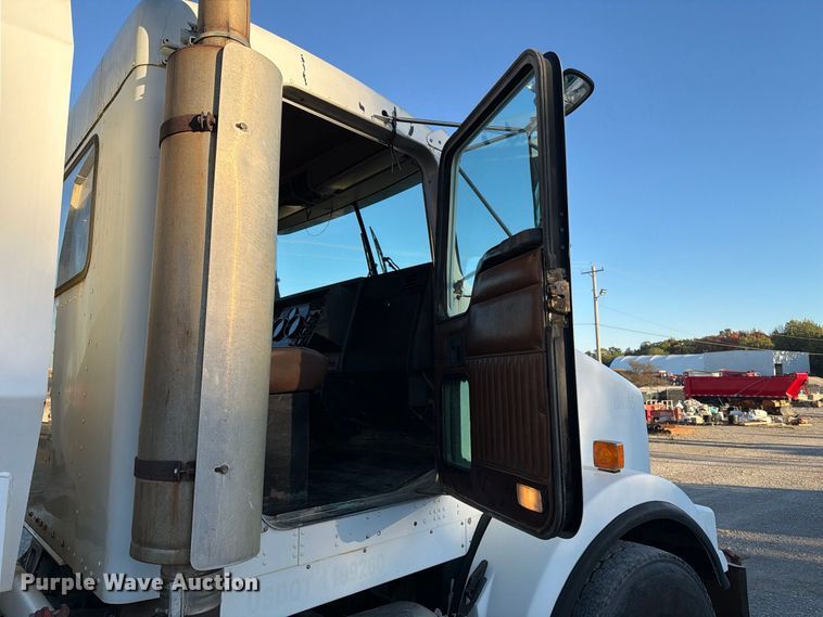 image for item FK2177 2000 Kenworth T800 water truck