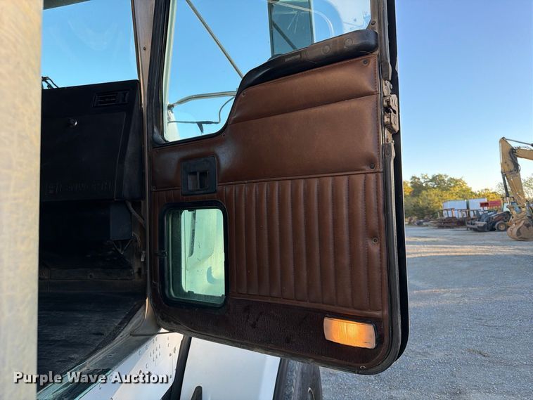image for item FK2177 2000 Kenworth T800 water truck