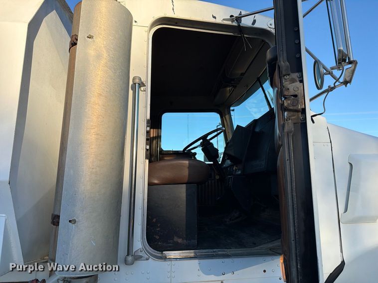 image for item FK2177 2000 Kenworth T800 water truck