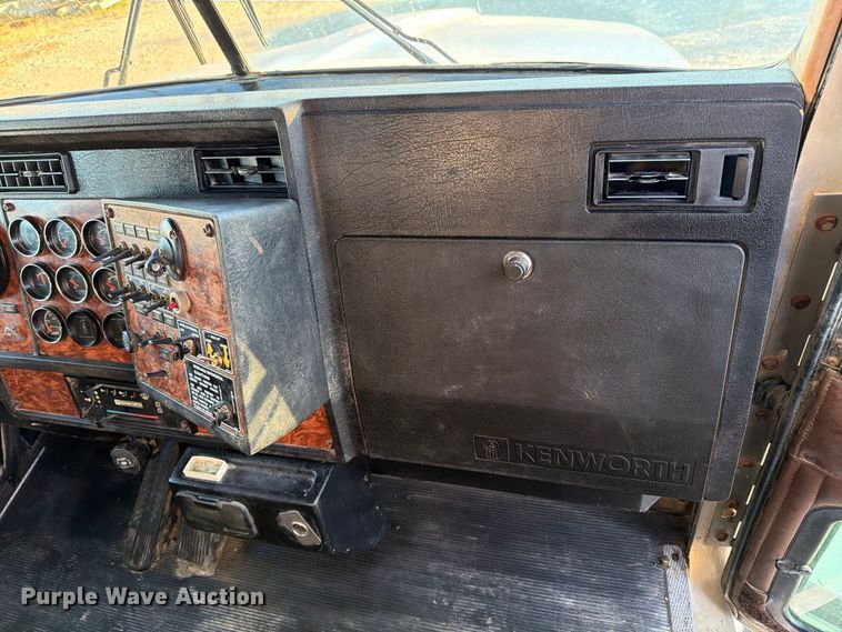 image for item FK2177 2000 Kenworth T800 water truck
