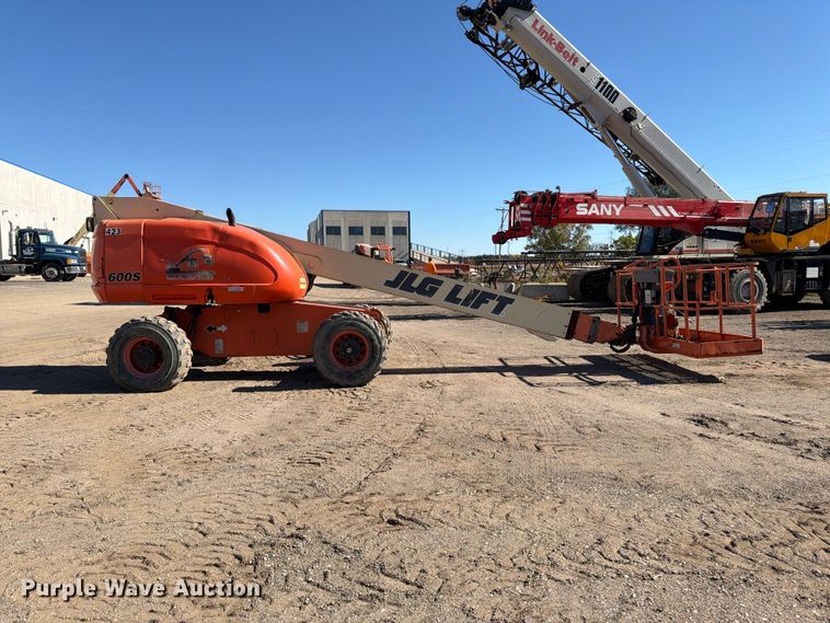 image for item FK2223 1998 JLG 600S boom lift