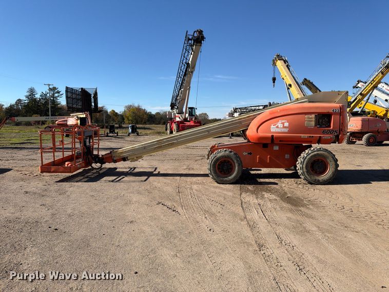 image for item FK2223 1998 JLG 600S boom lift