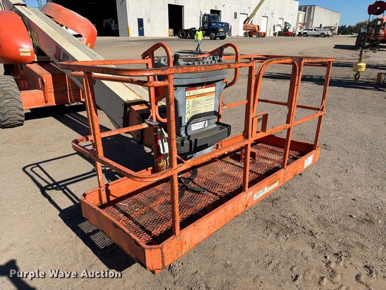 image for item FK2223 1998 JLG 600S boom lift