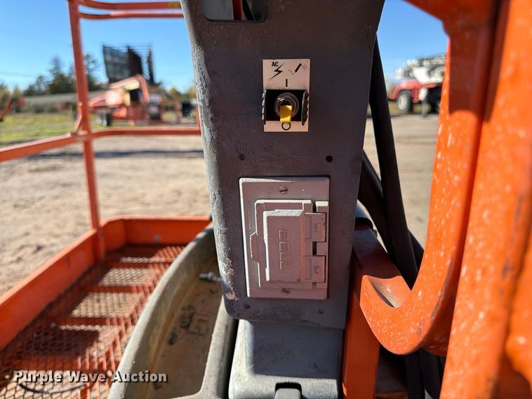 image for item FK2223 1998 JLG 600S boom lift
