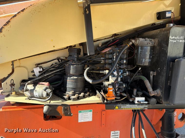 image for item FK2223 1998 JLG 600S boom lift