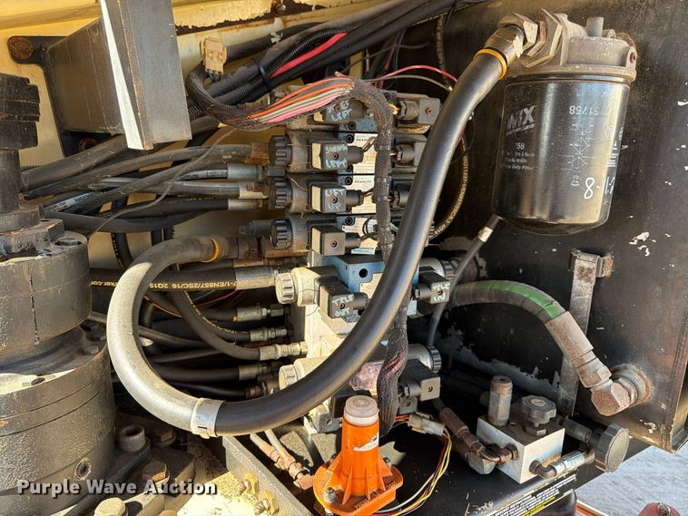 image for item FK2223 1998 JLG 600S boom lift