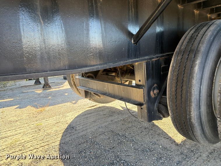 image for item FK2225 1994 Fruehauf flatbed trailer