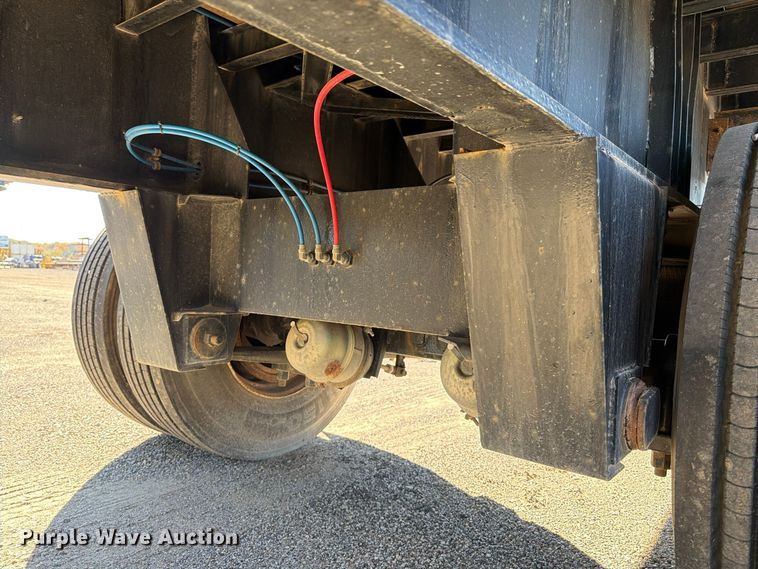 image for item FK2225 1994 Fruehauf flatbed trailer