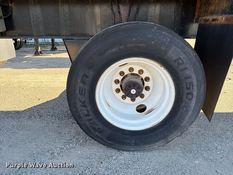 image for item FK2225 1994 Fruehauf flatbed trailer