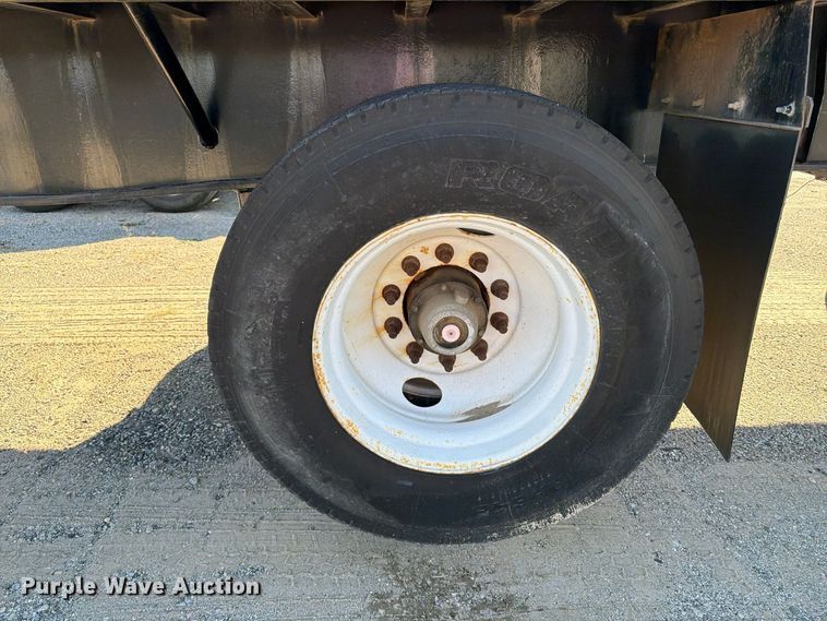 image for item FK2225 1994 Fruehauf flatbed trailer