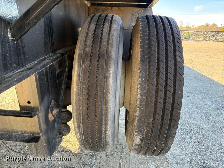 image for item FK2225 1994 Fruehauf flatbed trailer