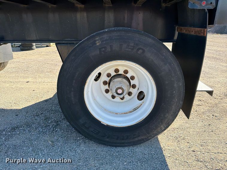 image for item FK2225 1994 Fruehauf flatbed trailer