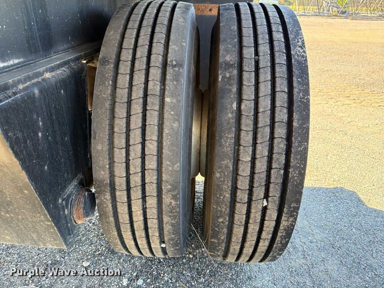 image for item FK2225 1994 Fruehauf flatbed trailer