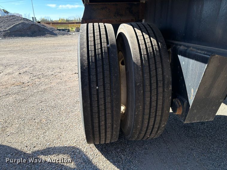 image for item FK2225 1994 Fruehauf flatbed trailer