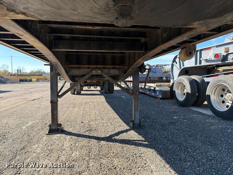 image for item FK2226 1995 Utility Trailer Manufacturer flatbed trailer