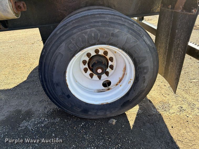 image for item FK2226 1995 Utility Trailer Manufacturer flatbed trailer