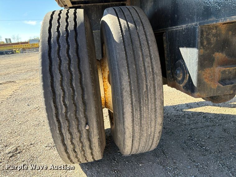 image for item FK2226 1995 Utility Trailer Manufacturer flatbed trailer