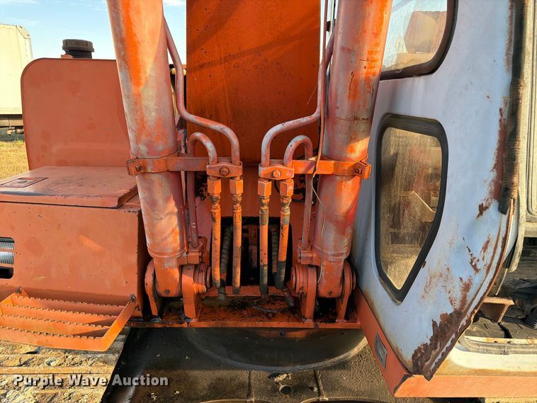 image for item FK3857 1992 Hitachi EX120-2 excavator