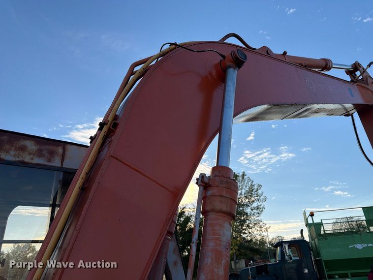 image for item FK3857 1992 Hitachi EX120-2 excavator