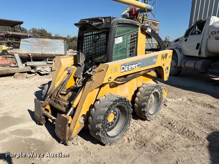 image for item FK3858 2009 John Deere 325 skid steer loader