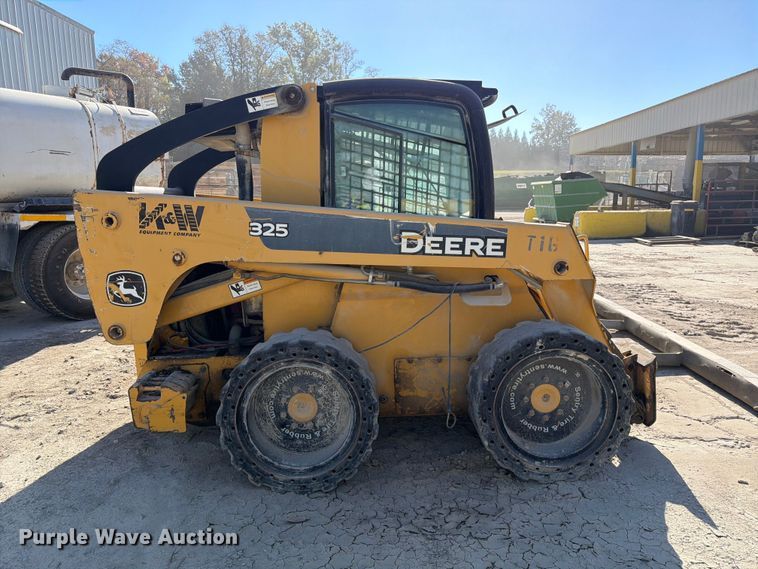image for item FK3858 2009 John Deere 325 skid steer loader