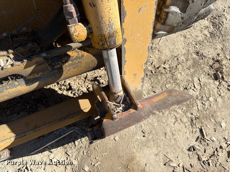 image for item FK3858 2009 John Deere 325 skid steer loader