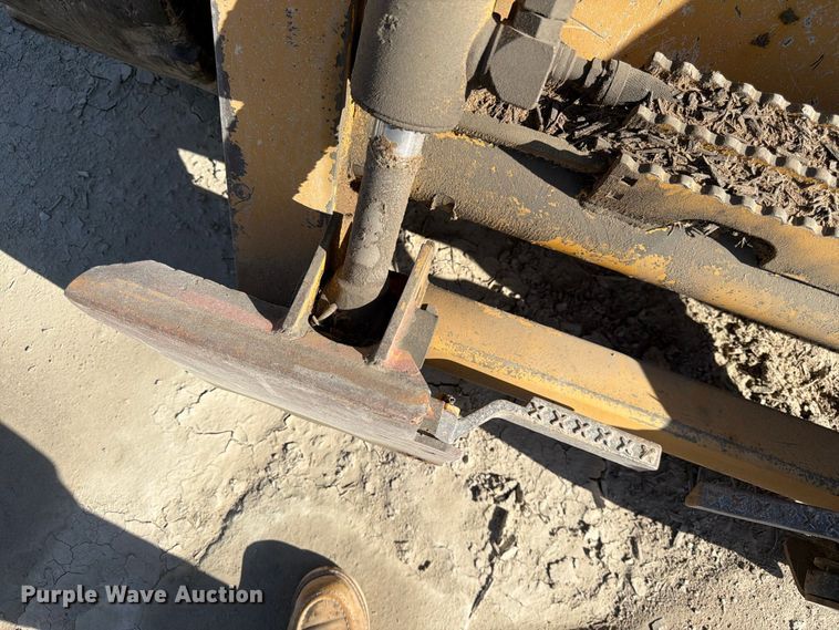 image for item FK3858 2009 John Deere 325 skid steer loader