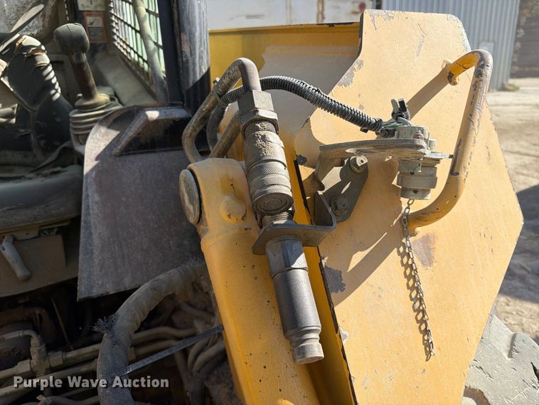 image for item FK3858 2009 John Deere 325 skid steer loader