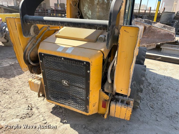 image for item FK3858 2009 John Deere 325 skid steer loader