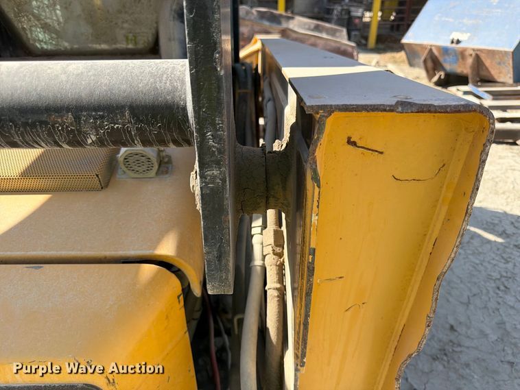 image for item FK3858 2009 John Deere 325 skid steer loader