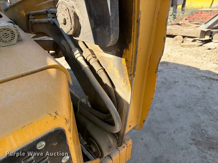 image for item FK3858 2009 John Deere 325 skid steer loader
