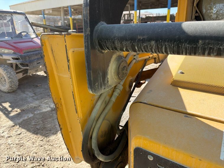 image for item FK3858 2009 John Deere 325 skid steer loader
