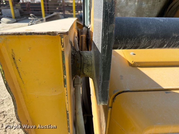 image for item FK3858 2009 John Deere 325 skid steer loader