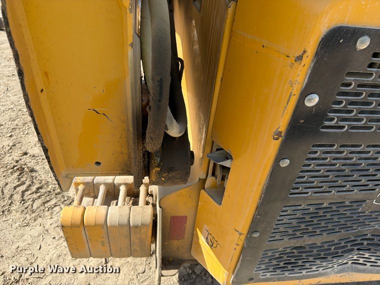 image for item FK3858 2009 John Deere 325 skid steer loader