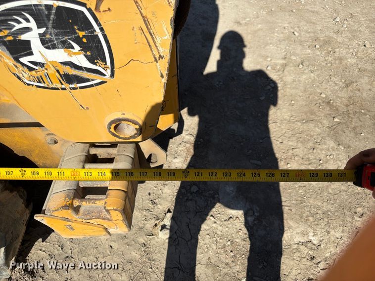 image for item FK3858 2009 John Deere 325 skid steer loader