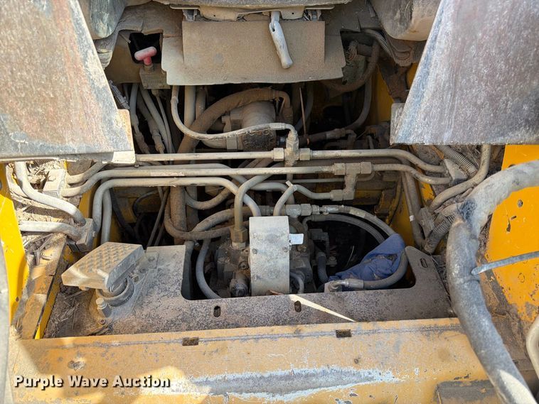 image for item FK3858 2009 John Deere 325 skid steer loader