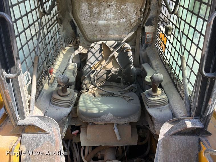 image for item FK3858 2009 John Deere 325 skid steer loader
