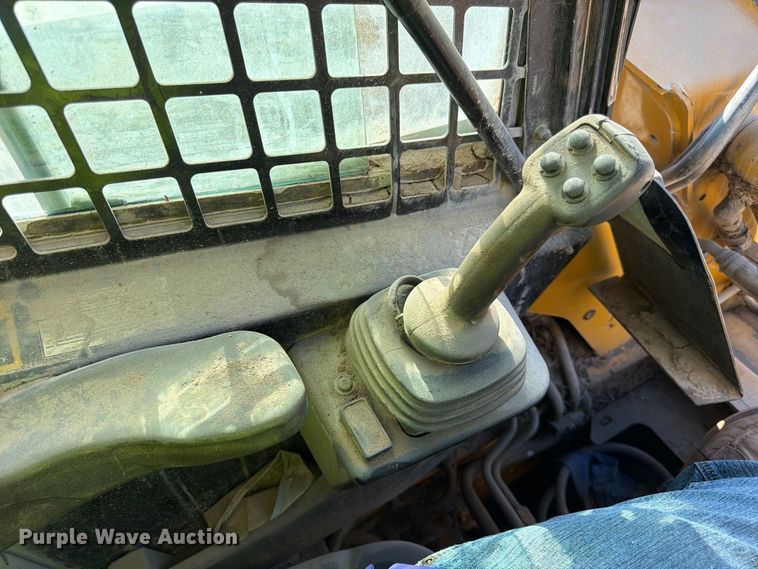 image for item FK3858 2009 John Deere 325 skid steer loader