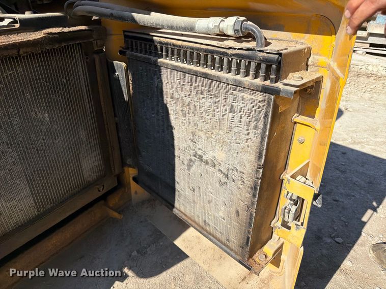 image for item FK3858 2009 John Deere 325 skid steer loader
