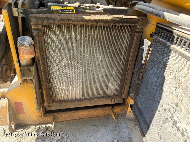 image for item FK3858 2009 John Deere 325 skid steer loader